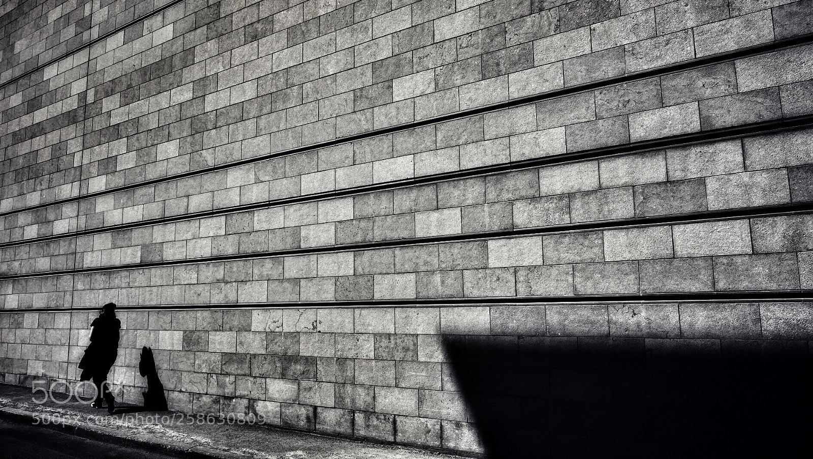 Sony DSC-RX100M5 sample photo. Solitary wall photography