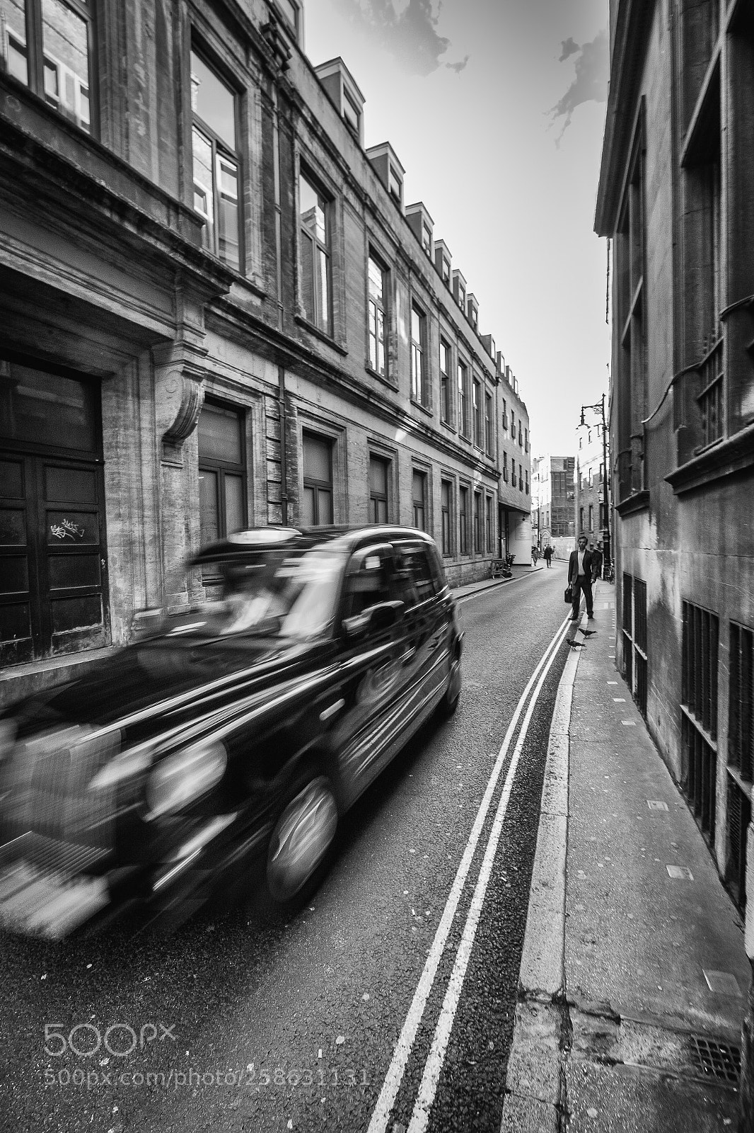 Canon EOS 7D Mark II sample photo. London cab photography