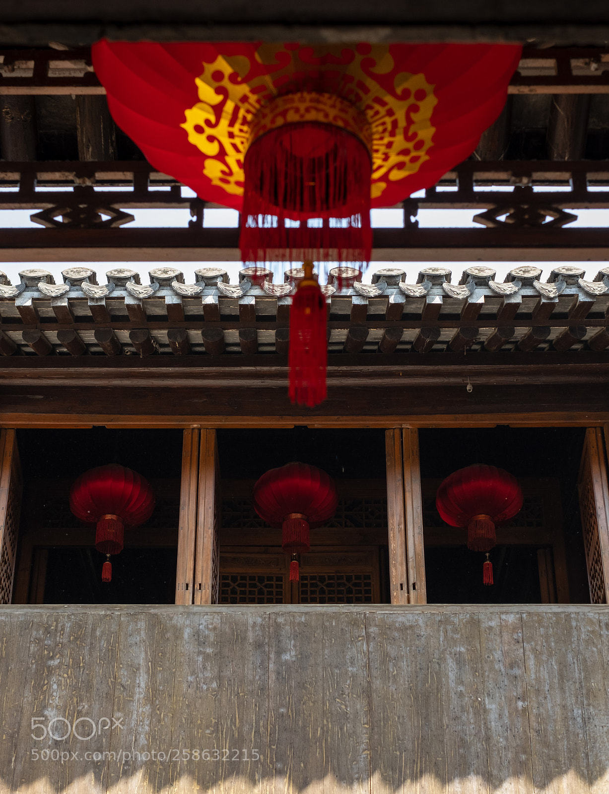 Fujifilm X-T2 sample photo. Red lanterns in wood photography