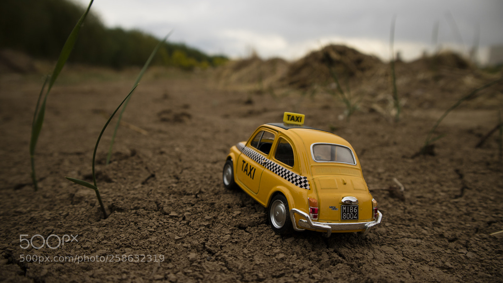 Canon EOS M3 sample photo. Taxi go photography