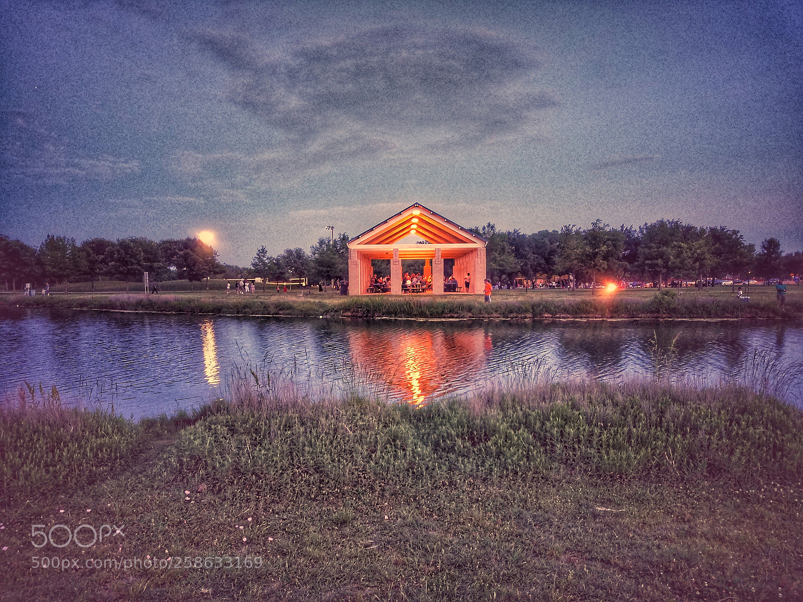 Samsung Galaxy S7 Edge sample photo. Calm and warm night photography