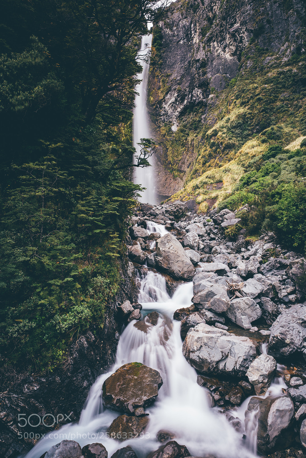 Sony a7R II sample photo. Devil's punchbowl waterfall photography