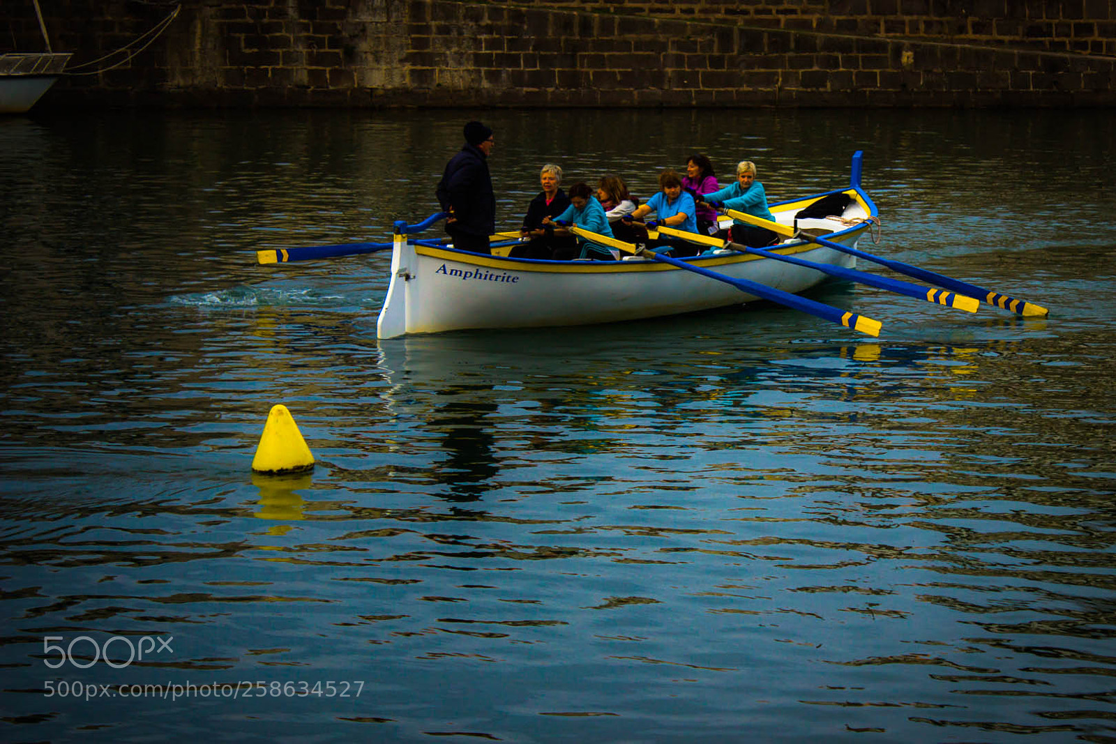 Canon EOS 600D (Rebel EOS T3i / EOS Kiss X5) sample photo. Rowing in bright colors photography