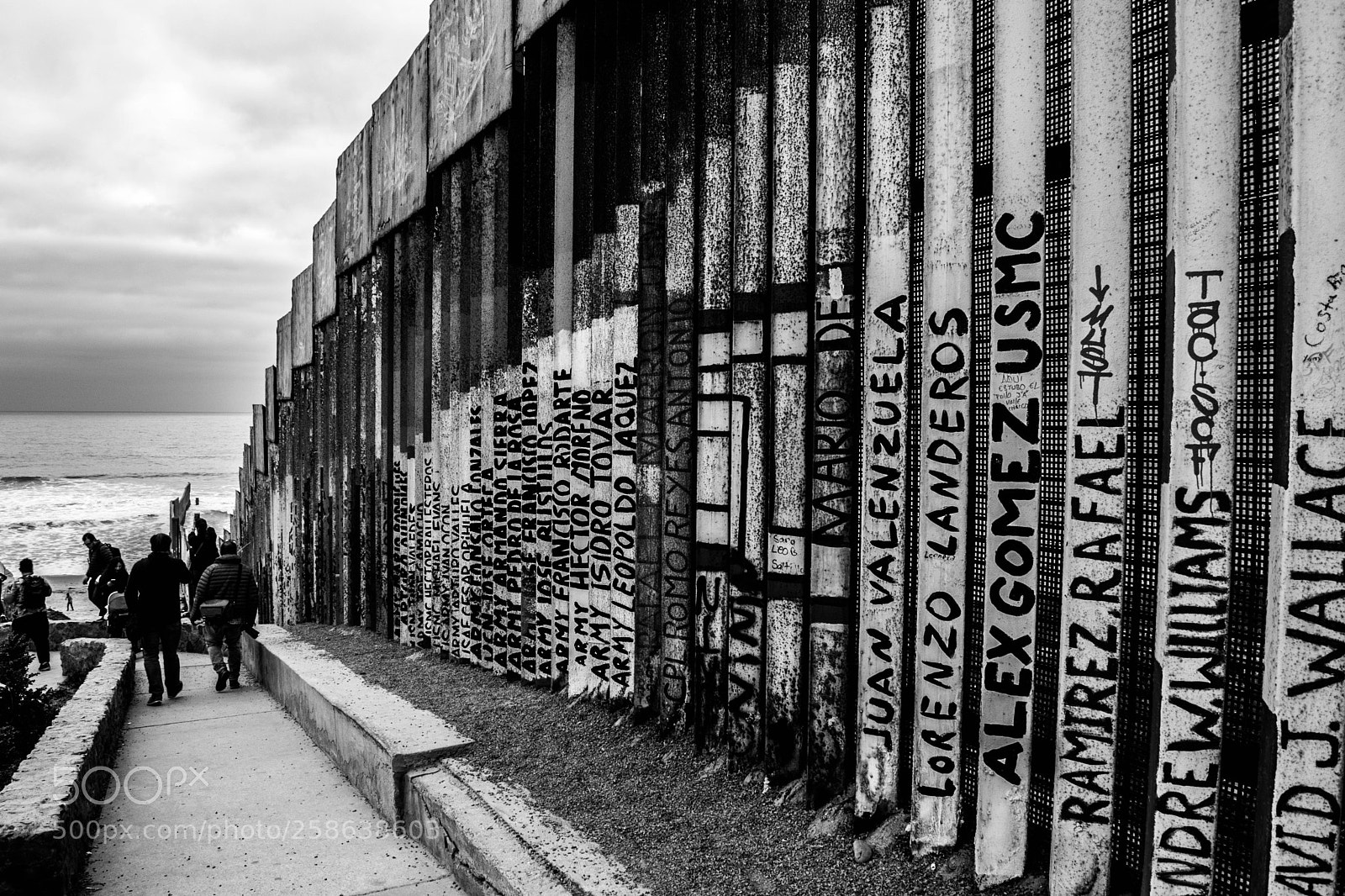 Nikon D5200 sample photo. Tijuana limit wall u.s.a photography