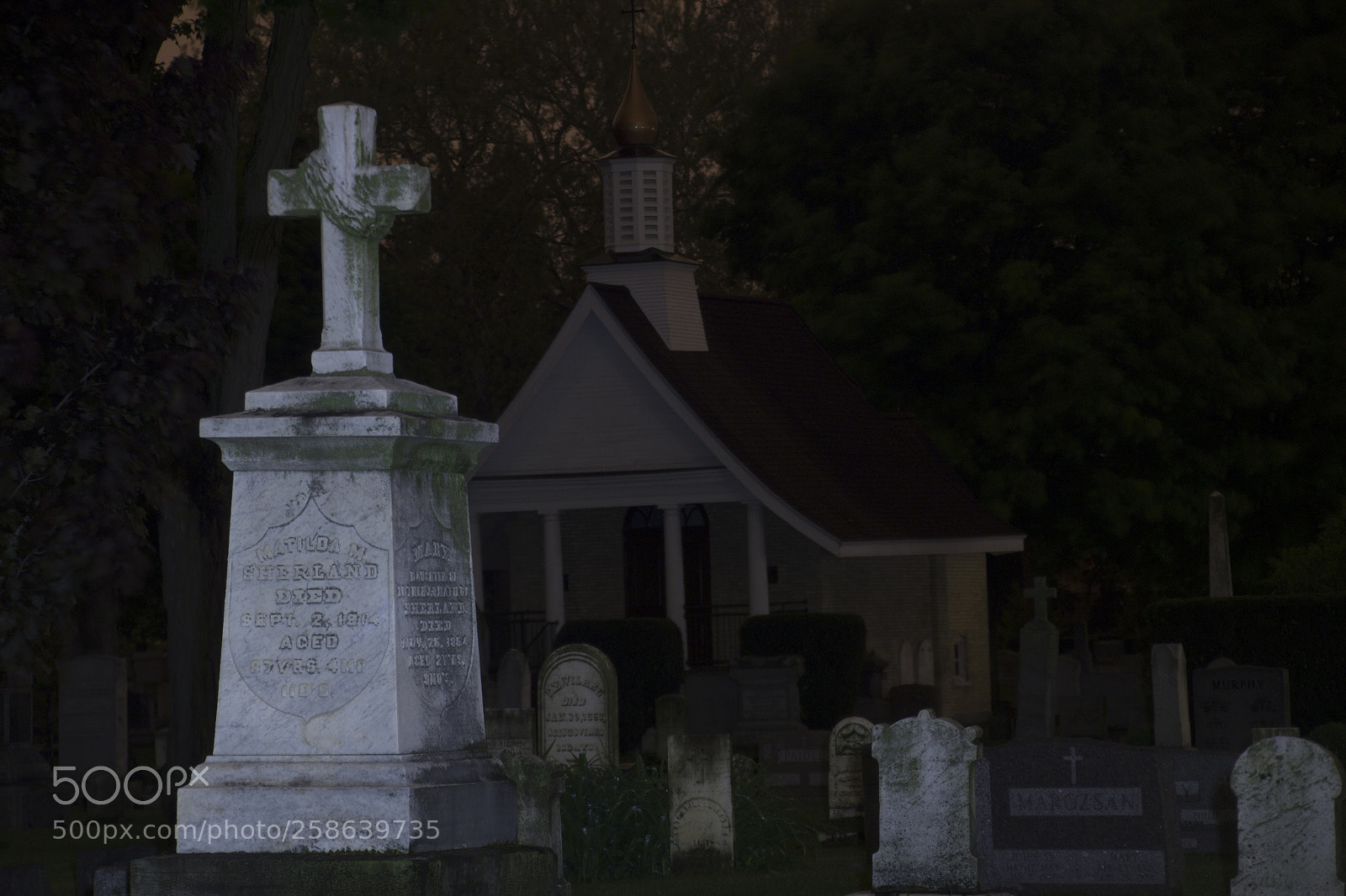 Canon EOS 1200D (EOS Rebel T5 / EOS Kiss X70 / EOS Hi) sample photo. Spooky graveyard at night. photography