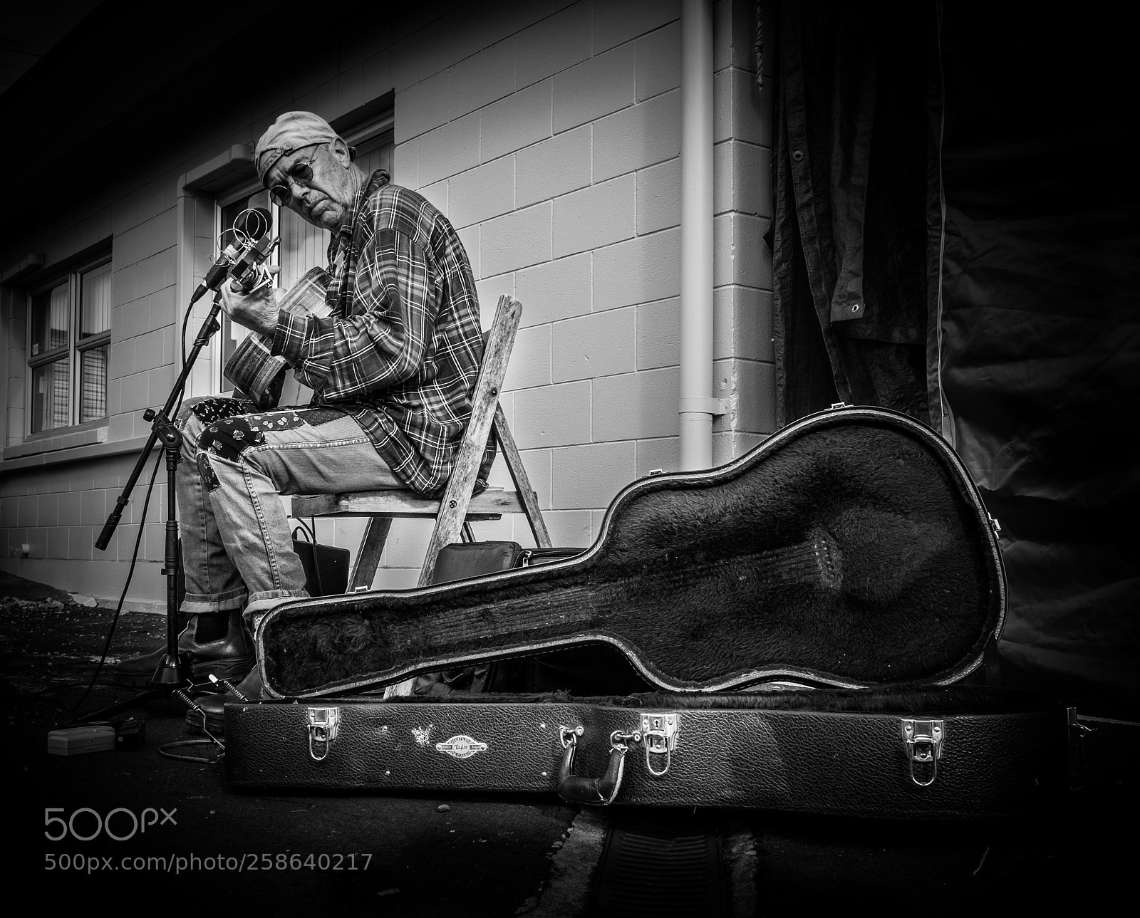 Fujifilm X100T sample photo. Street musician  photography