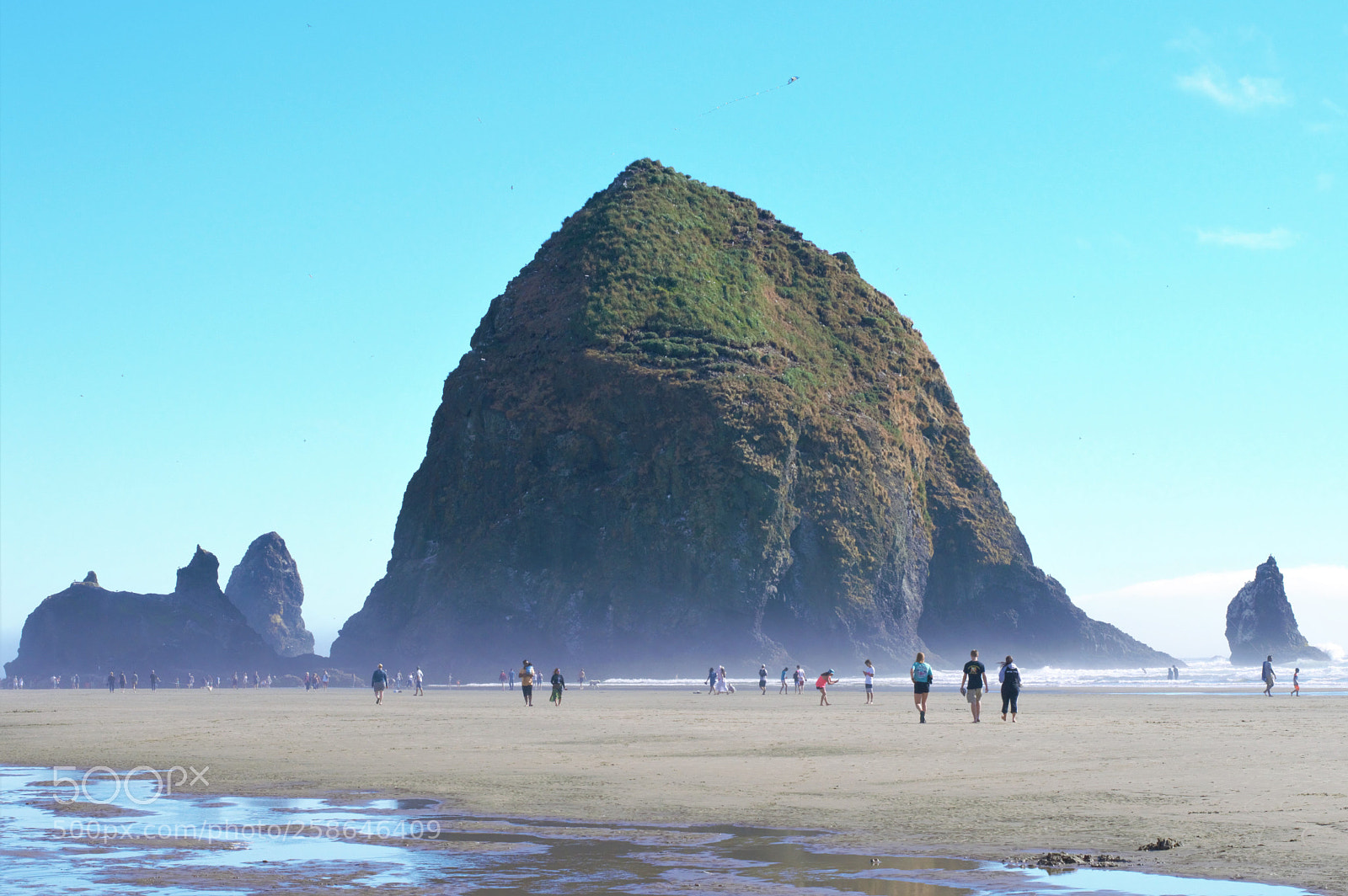 Nikon D3200 sample photo. Haystack rock at cannon photography