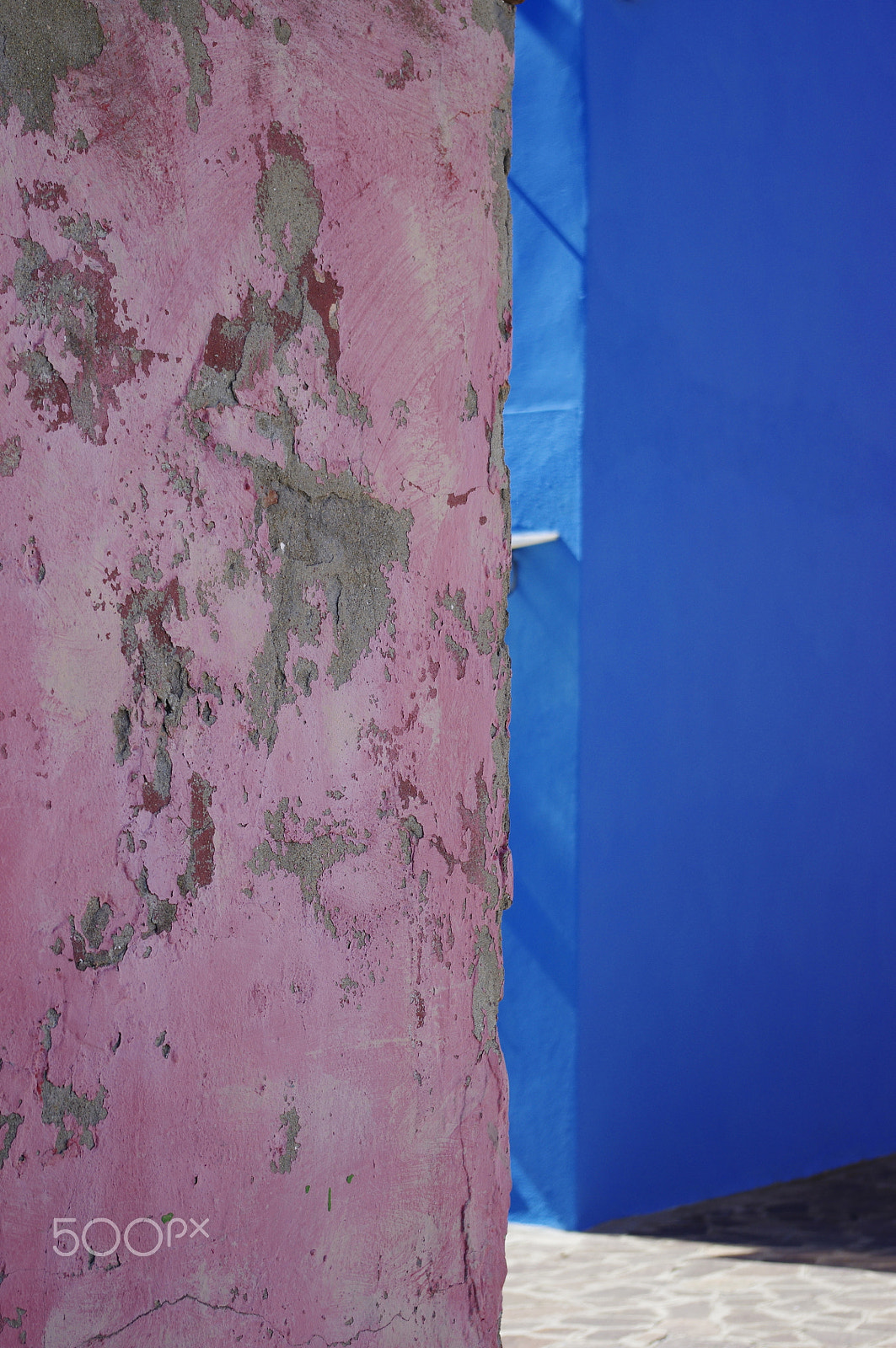 smc PENTAX-DA L 18-55mm F3.5-5.6 sample photo. Walls pink and blue - burano photography
