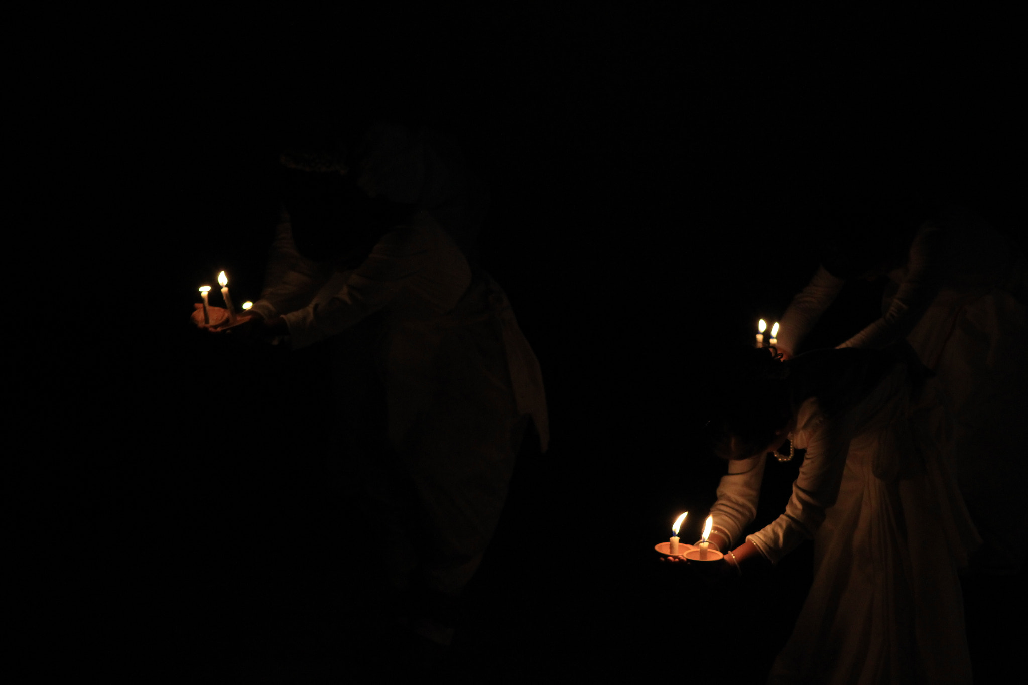 Canon EOS 600D (Rebel EOS T3i / EOS Kiss X5) sample photo. Night view candle dance photography