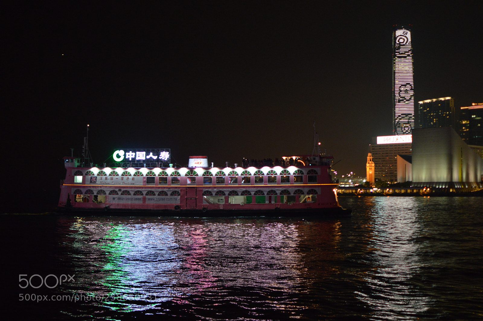 Nikon D3200 + Nikon AF-S DX Nikkor 35mm F1.8G sample photo. Night ferry hong kong photography