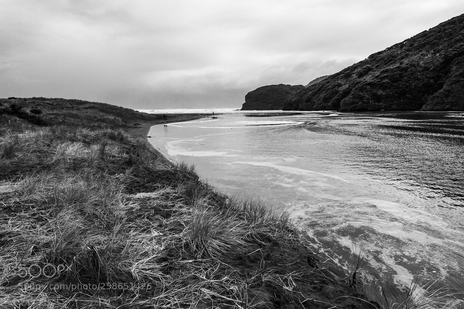 Canon EOS 7D sample photo. Beach in b&w photography