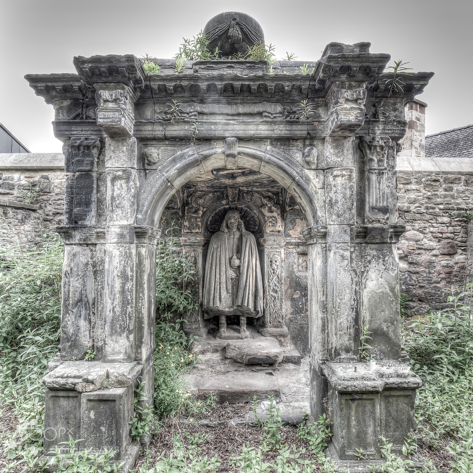 Olympus OM-D E-M5 II sample photo. Tombstone photography