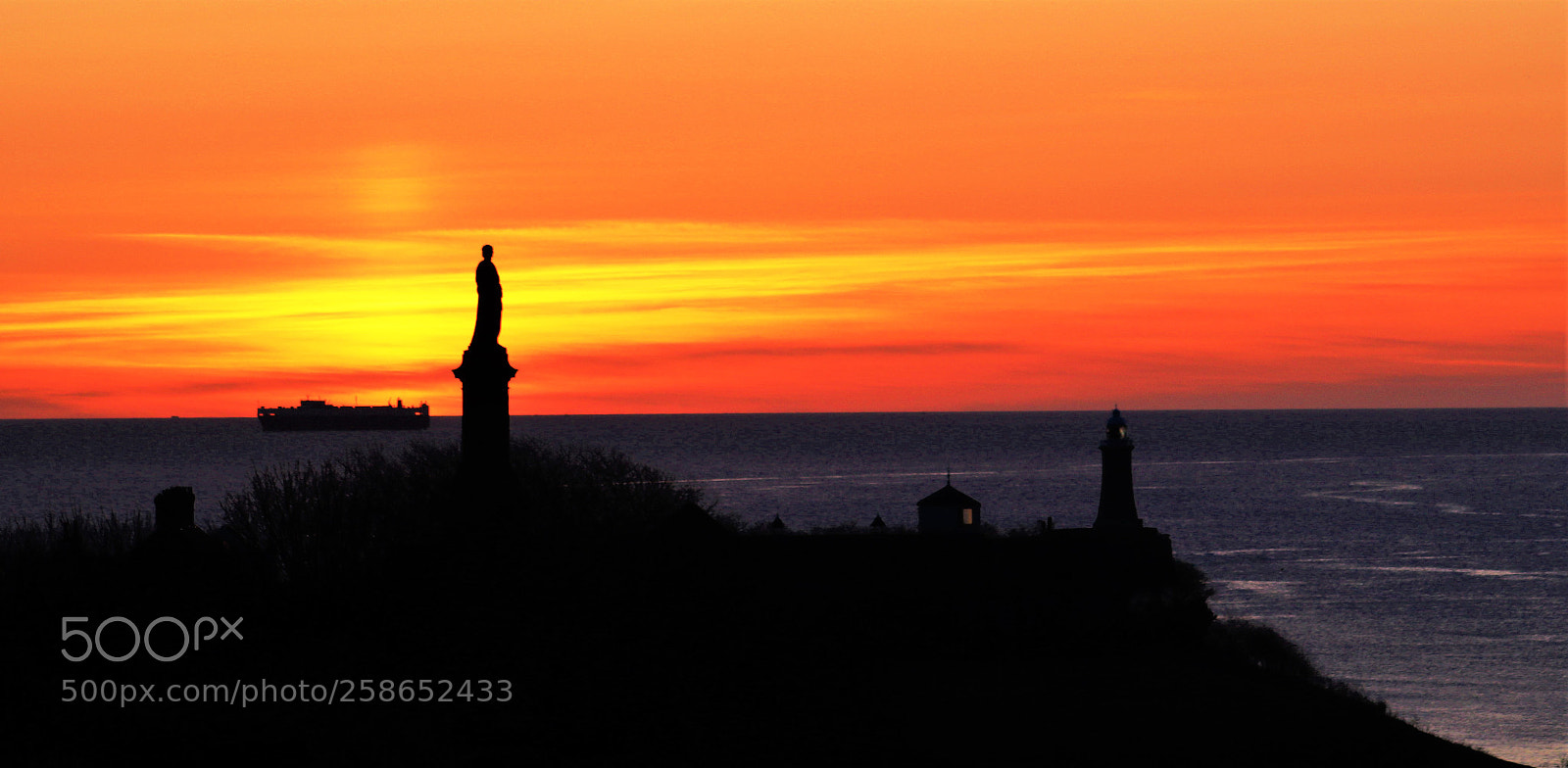 Canon EOS 750D (EOS Rebel T6i / EOS Kiss X8i) sample photo. Collingwood monumet at sunrise photography