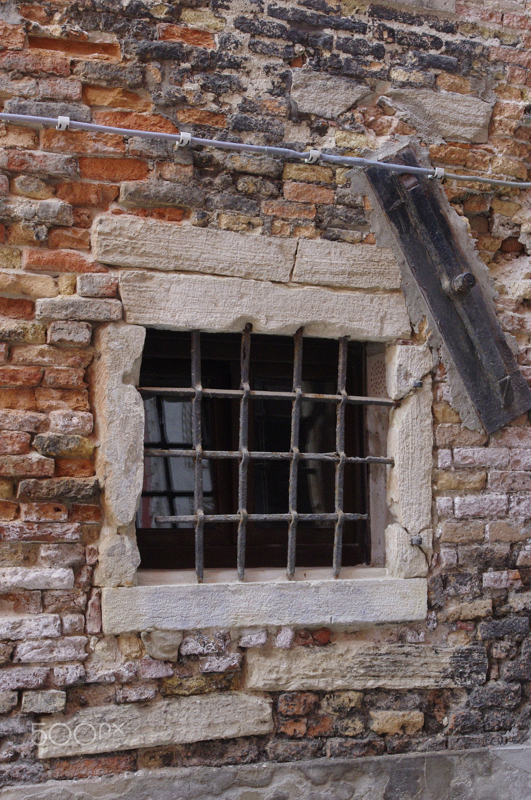 smc PENTAX-DA L 18-55mm F3.5-5.6 sample photo. Like a jail - burano photography