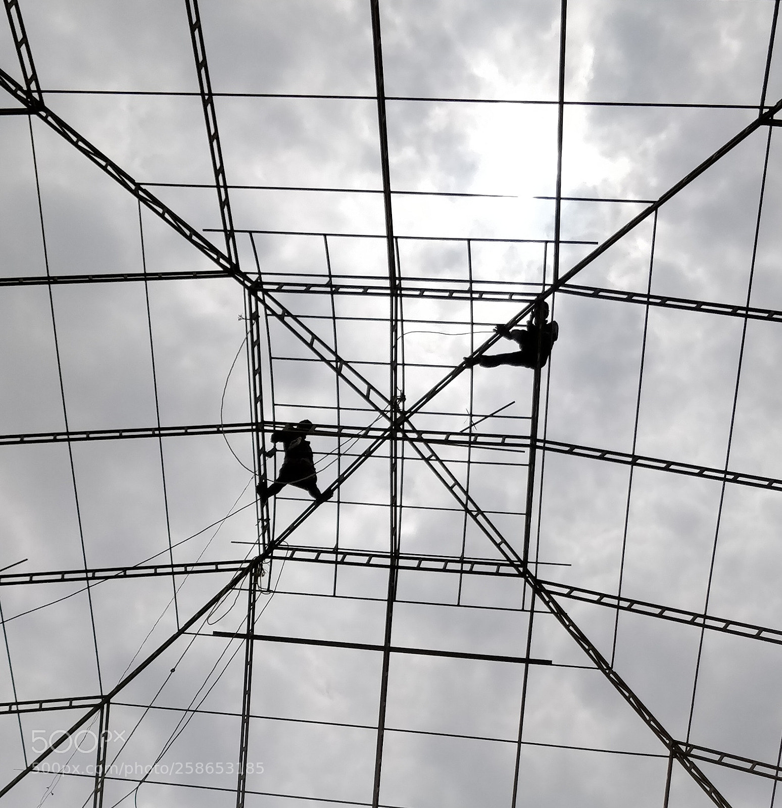 OnePlus 5T sample photo. Construction in the sky photography