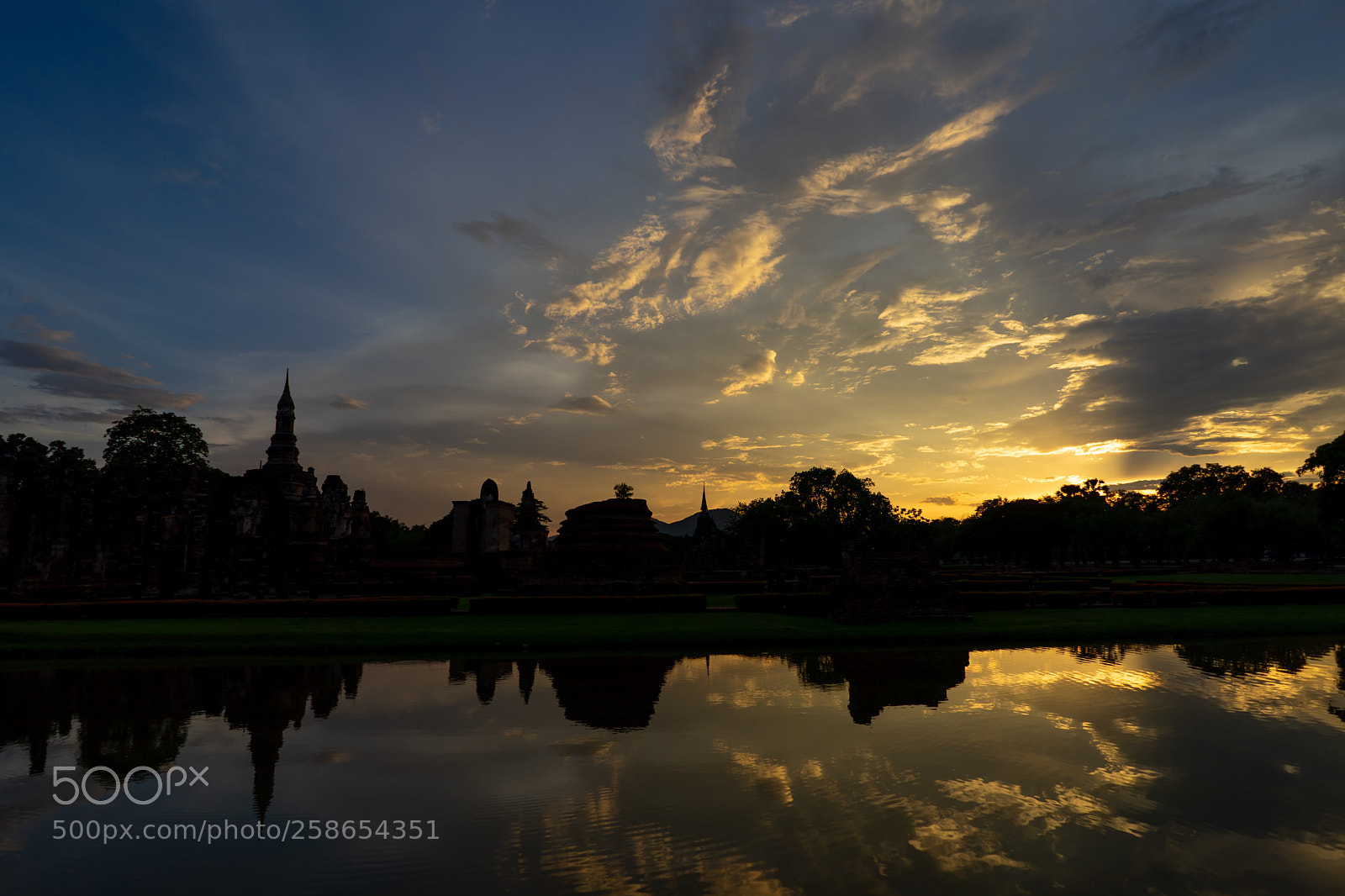 Sony a7 II sample photo. The golden hour from photography