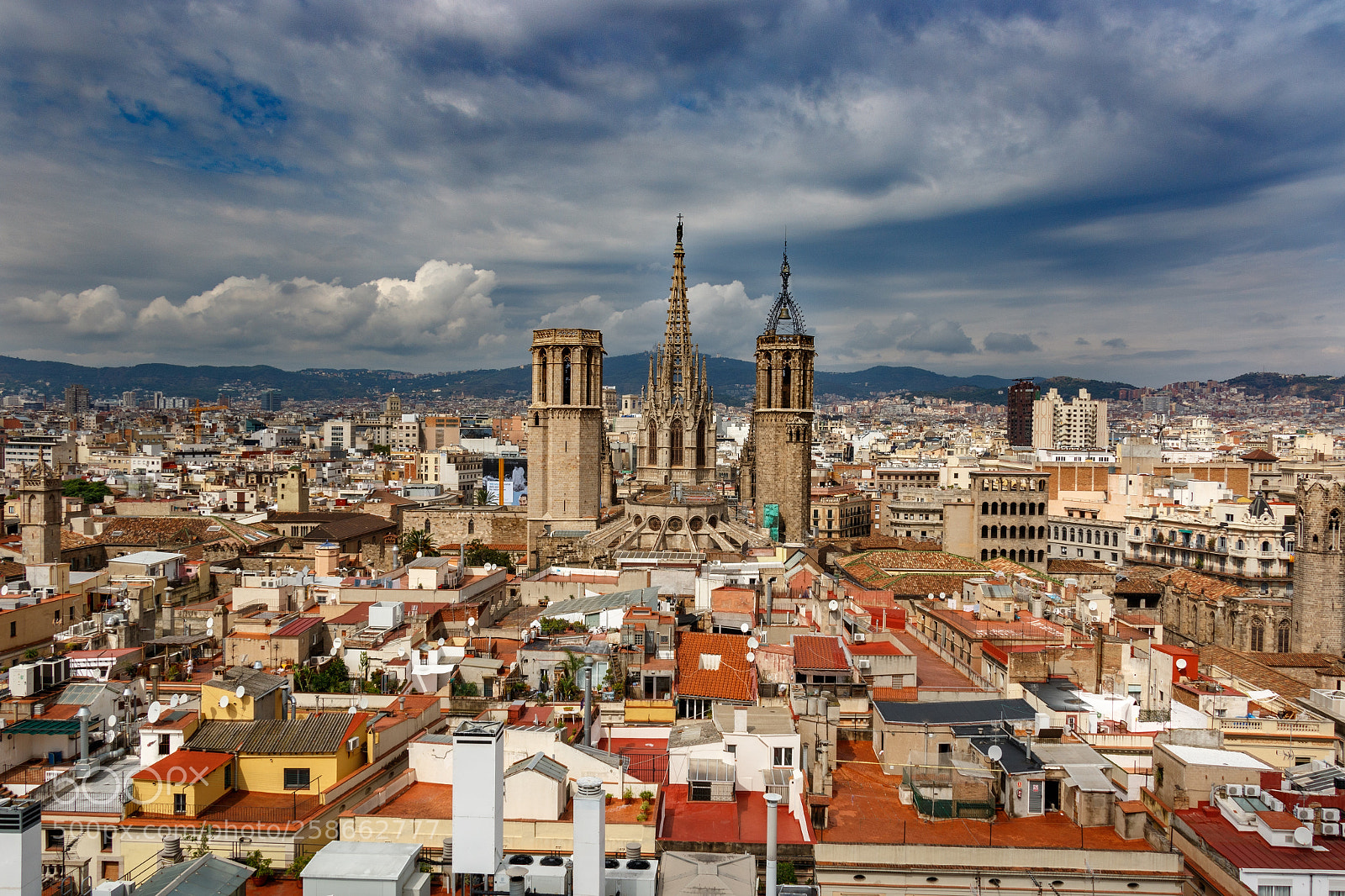 Canon EOS 7D Mark II sample photo. Cloudy barcelona photography
