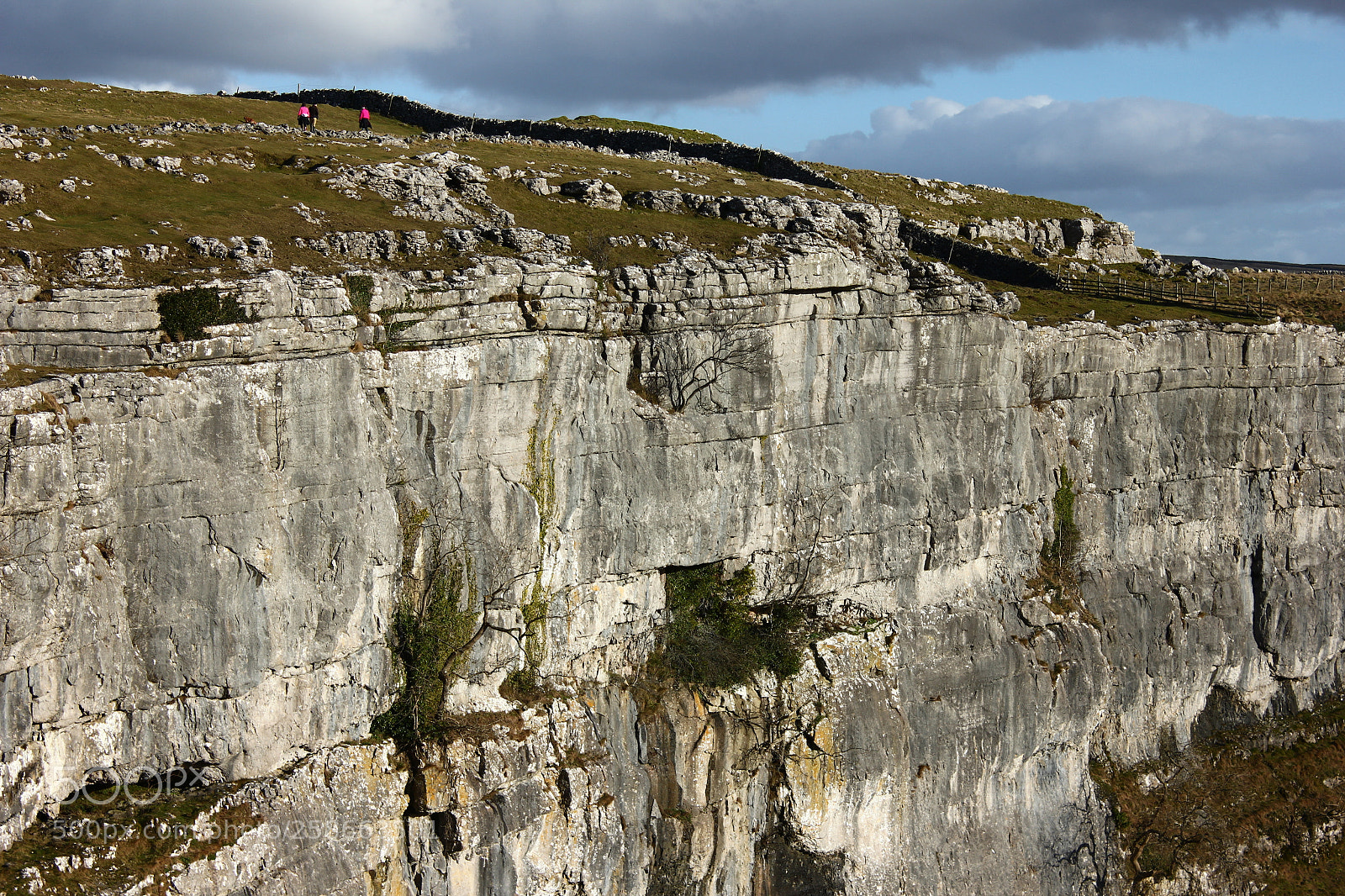 Canon EOS 550D (EOS Rebel T2i / EOS Kiss X4) + Canon EF-S 18-55mm F3.5-5.6 IS sample photo. Malham cove photography