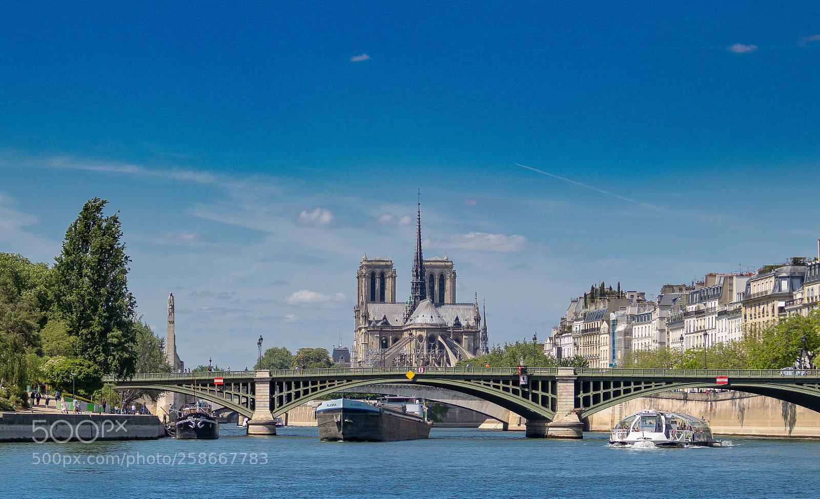 Canon EOS 80D sample photo. Trafic sur la seine photography