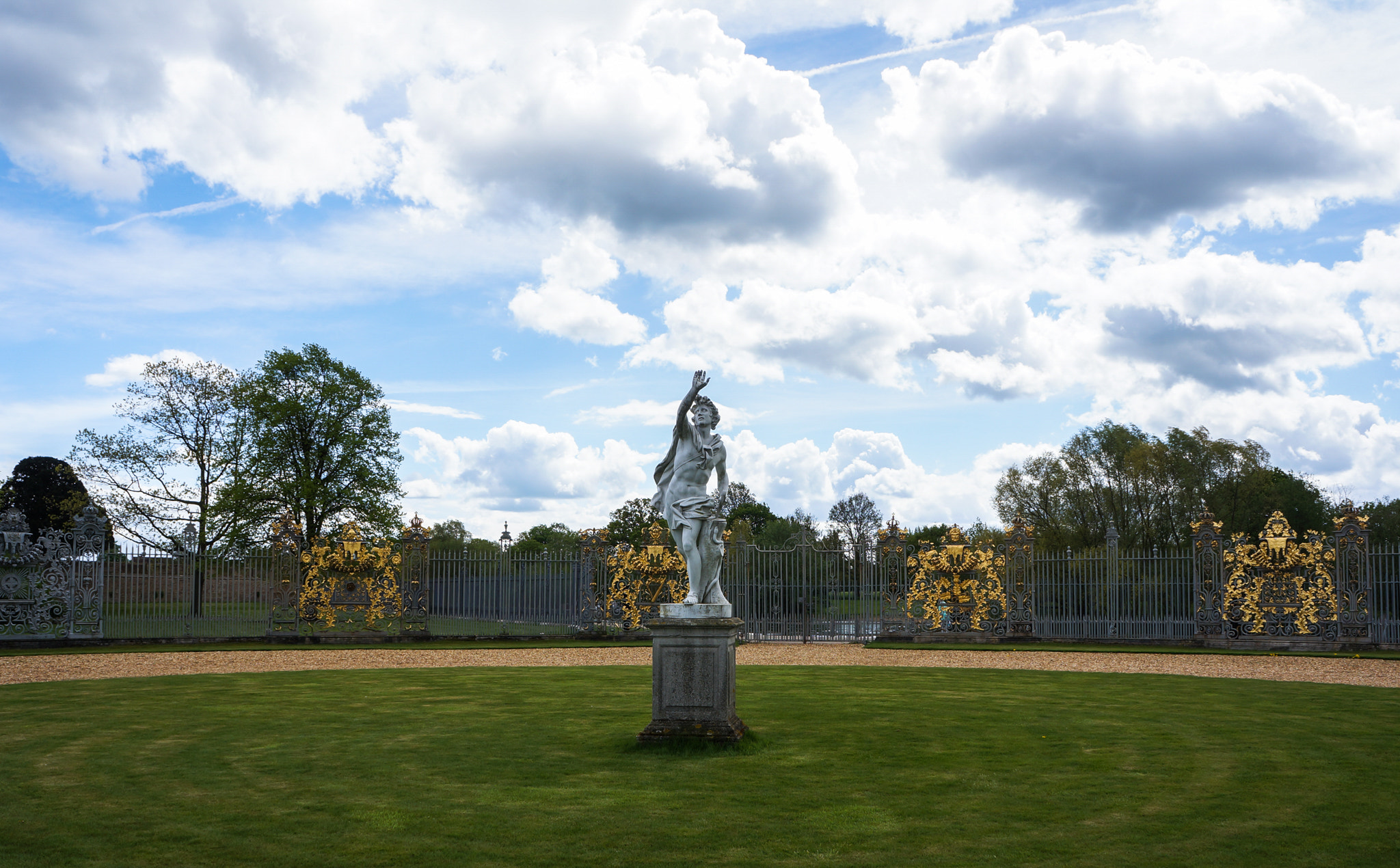 Sony Alpha NEX-5N sample photo. Hampton court photography