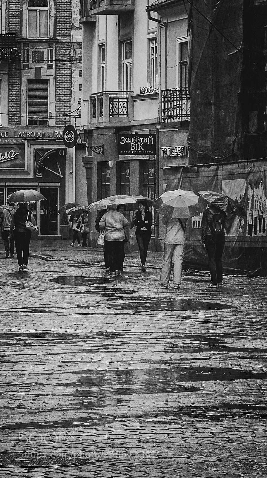 Fujifilm X10 sample photo. Raining photography