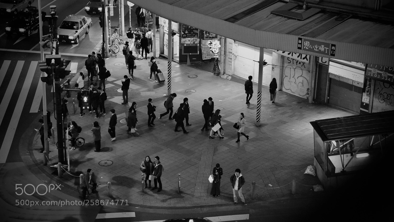 Canon EOS 5DS sample photo. 新宿駅西口 photography