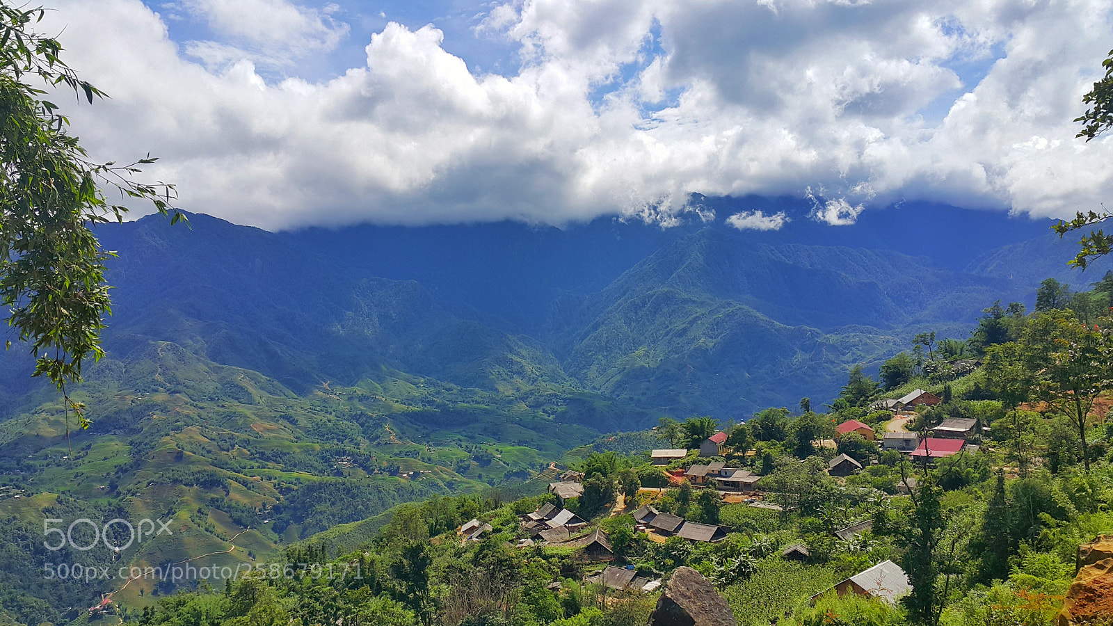 Samsung Galaxy Note4 sample photo. Village in the clouds. photography