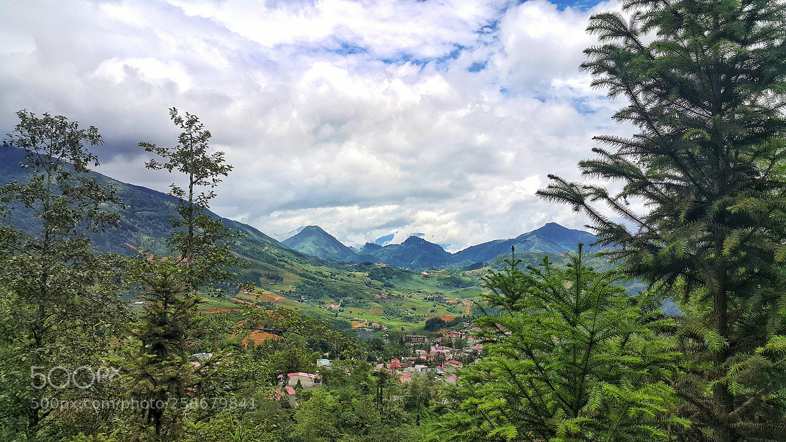 Samsung Galaxy Note4 sample photo. Overlooking sapa town photography