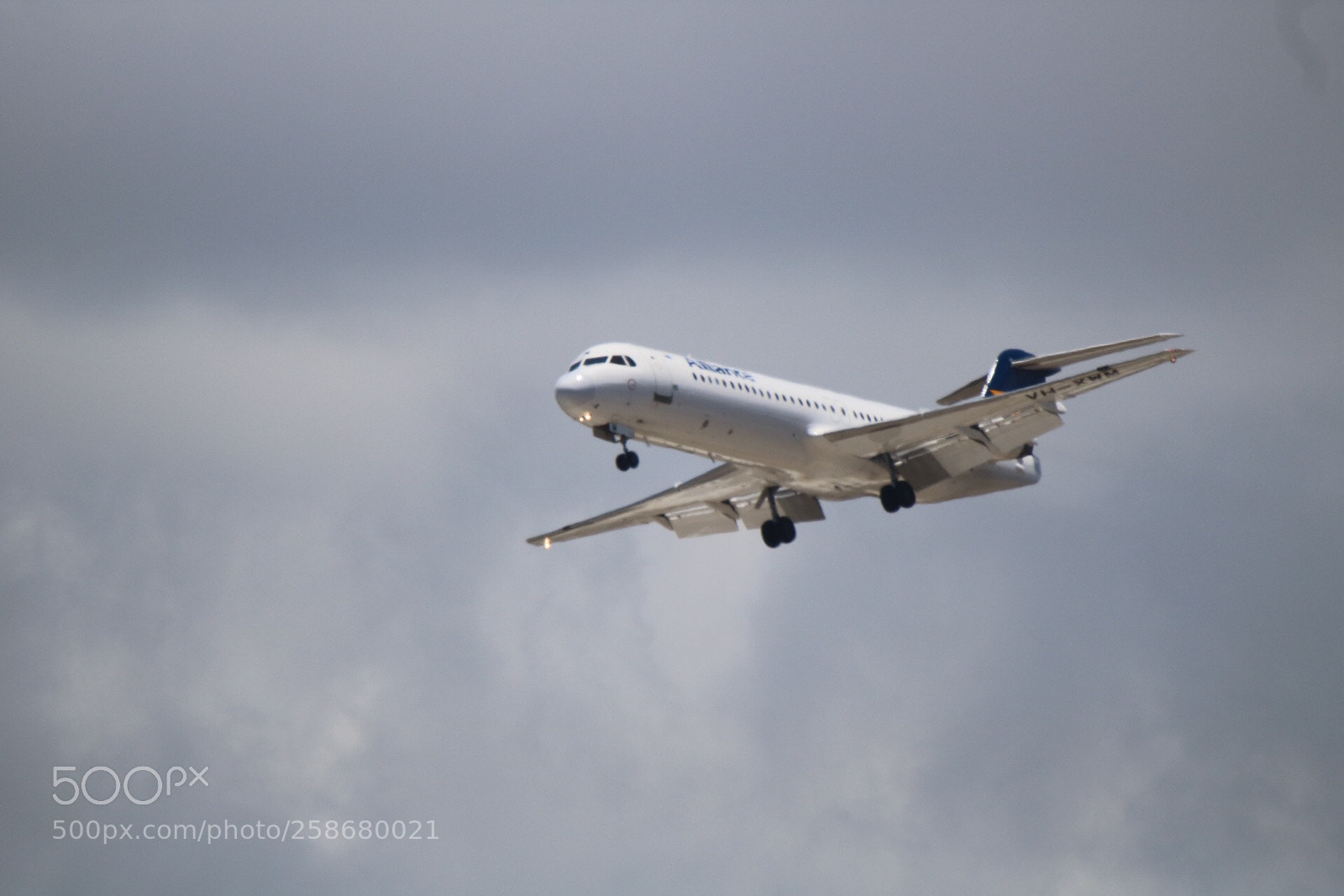 Canon EOS 750D (EOS Rebel T6i / EOS Kiss X8i) sample photo. Pretty plane 2 photography