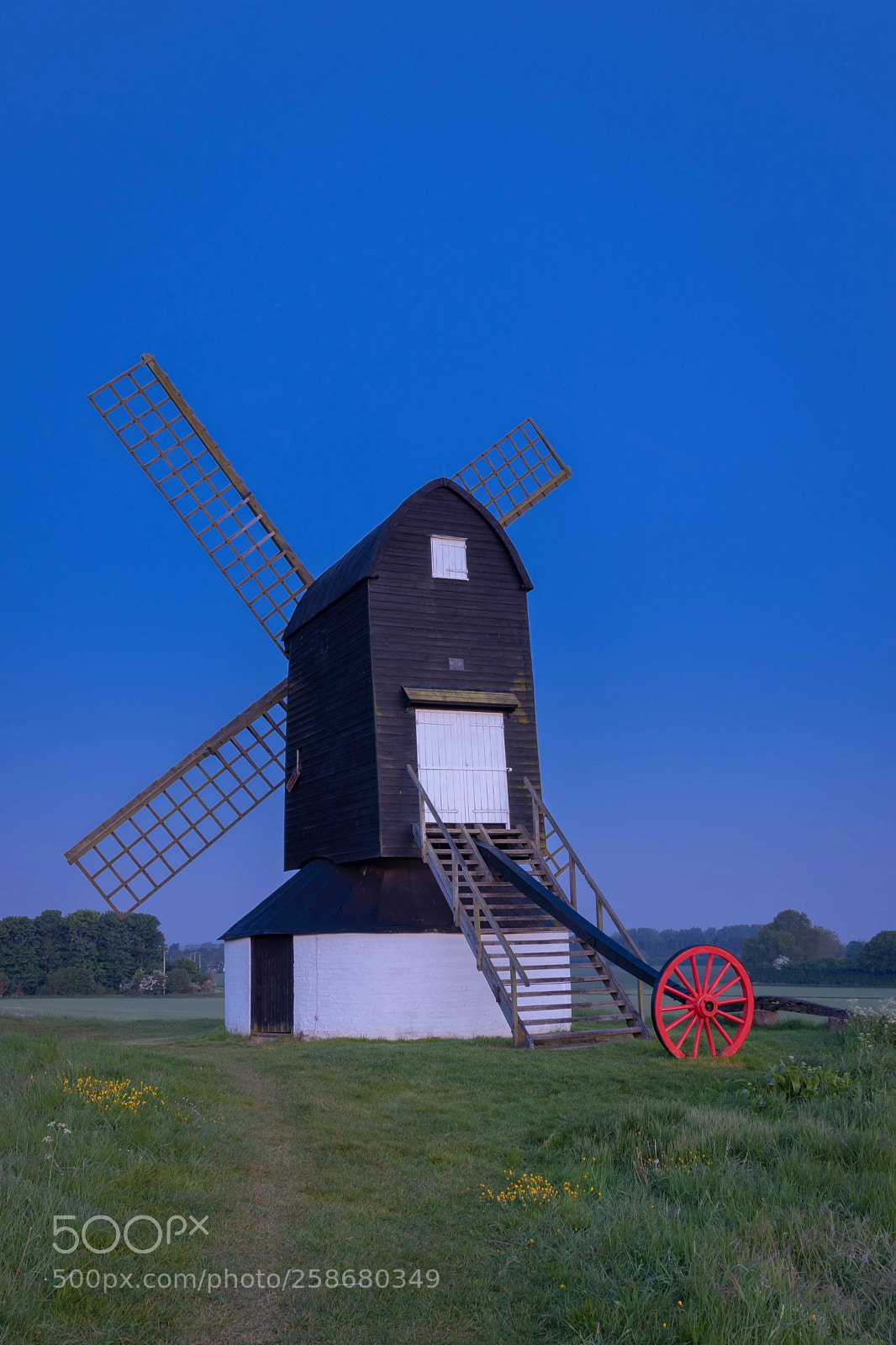 Canon EOS 77D (EOS 9000D / EOS 770D) sample photo. Pitstone windmill photography