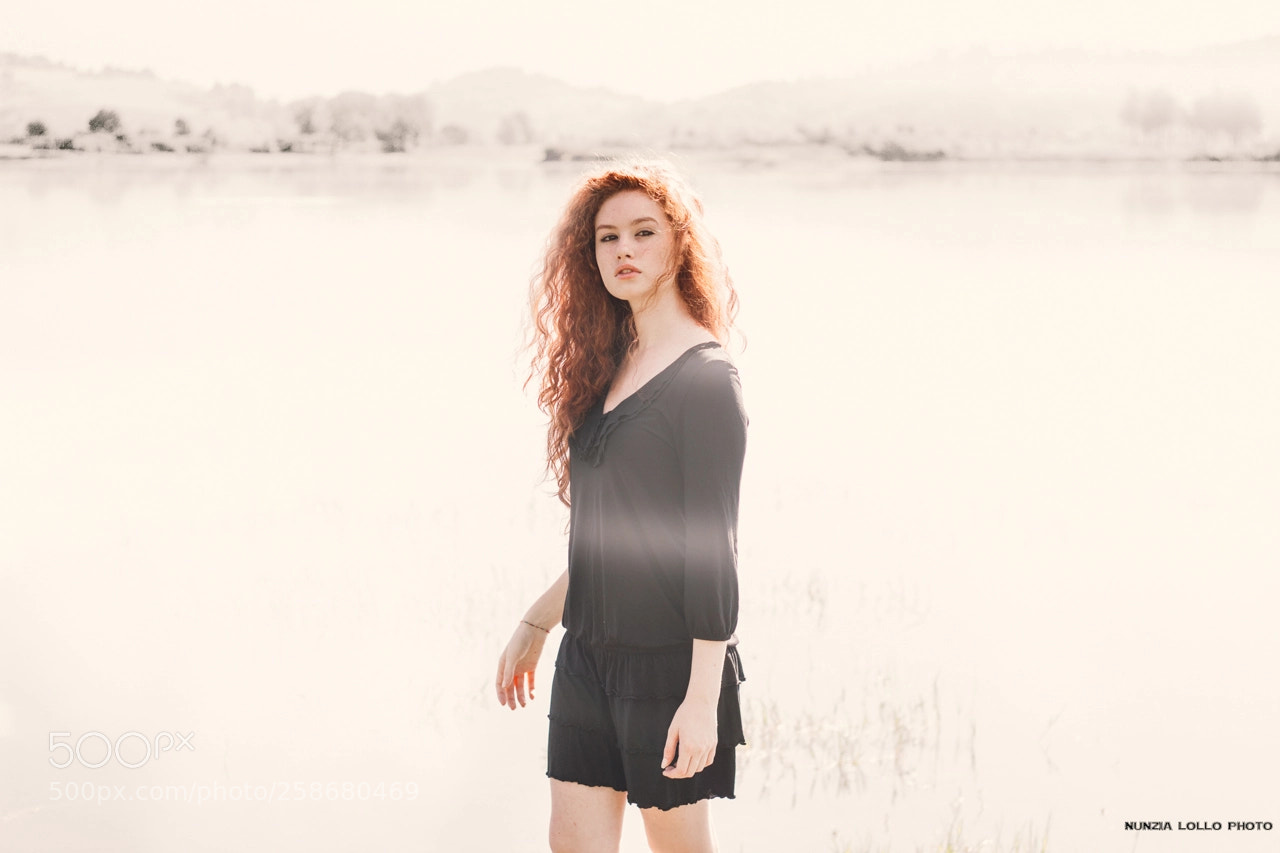Canon EOS 1200D (EOS Rebel T5 / EOS Kiss X70 / EOS Hi) sample photo. Lady on the lake photography