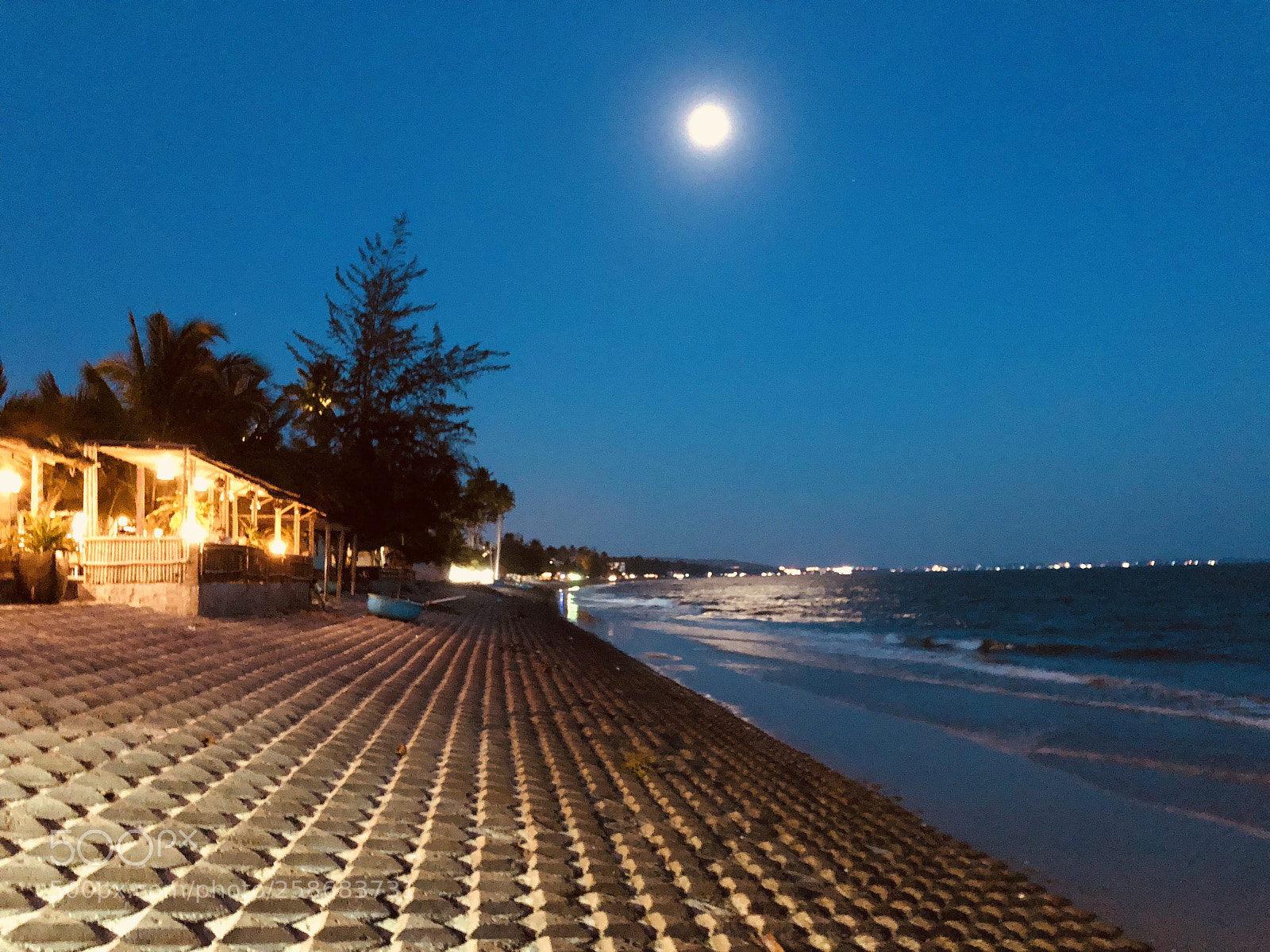 Apple iPhone X sample photo. A night by sea photography