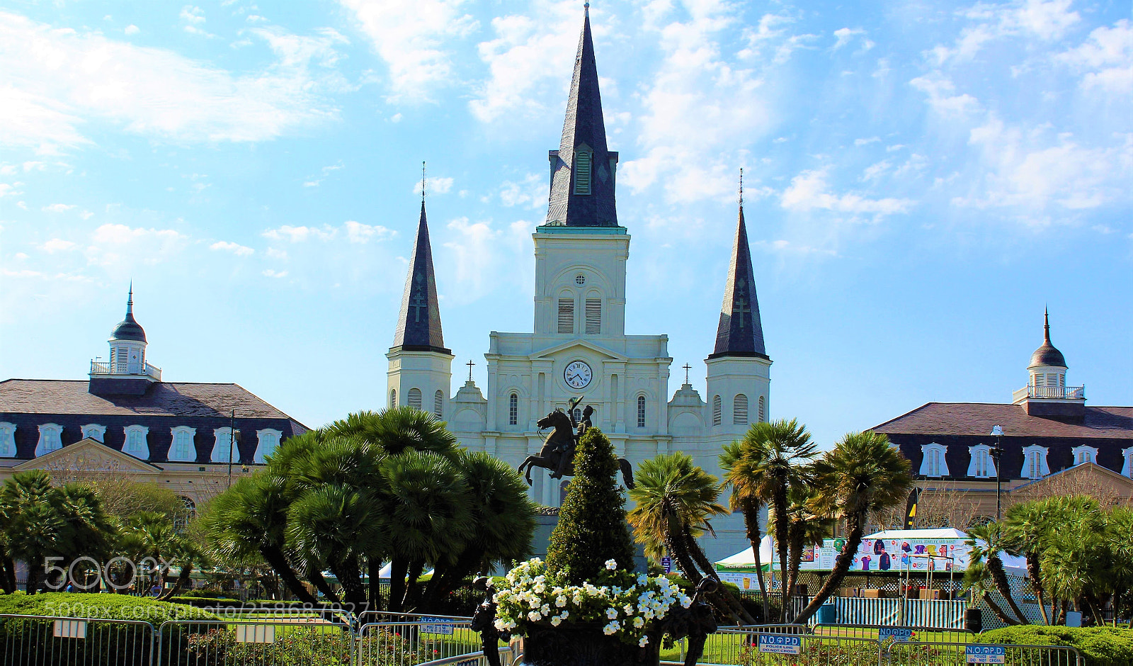Canon EOS 1300D (EOS Rebel T6 / EOS Kiss X80) sample photo. French quarter in new photography