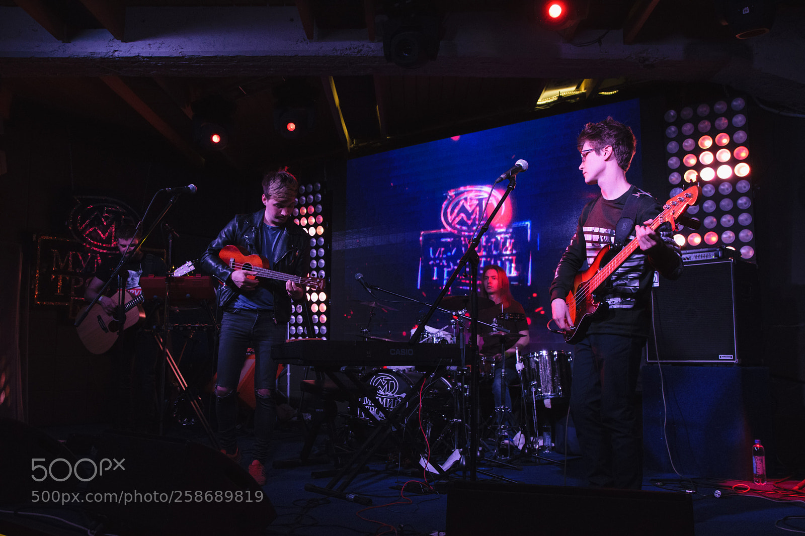 Nikon D3300 sample photo. Malinen в Мумий Тролль music bar photography