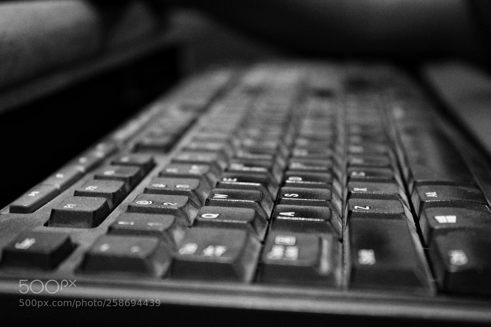 Canon EOS 1300D (EOS Rebel T6 / EOS Kiss X80) sample photo. Work and time photography