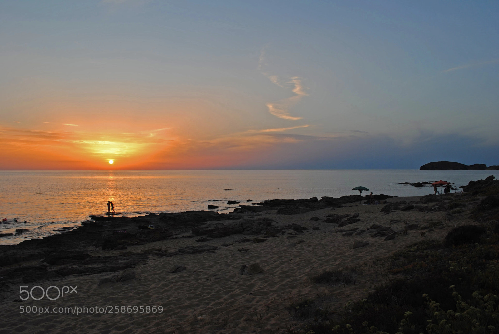 Nikon D3000 sample photo. Bichromic moment photography