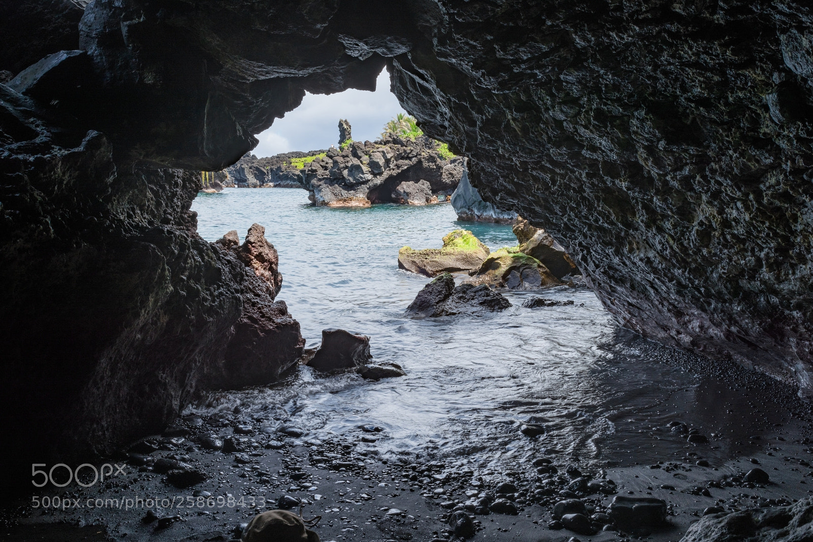 Pentax K-1 sample photo. Maui lava tube photography