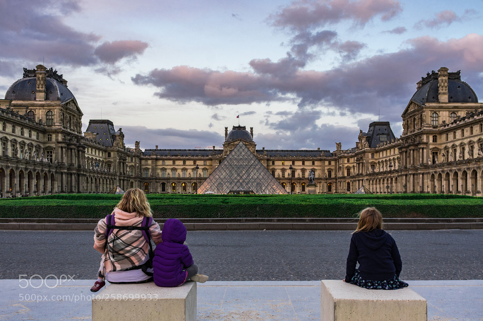 Nikon D3400 sample photo. Admiring the louvre photography