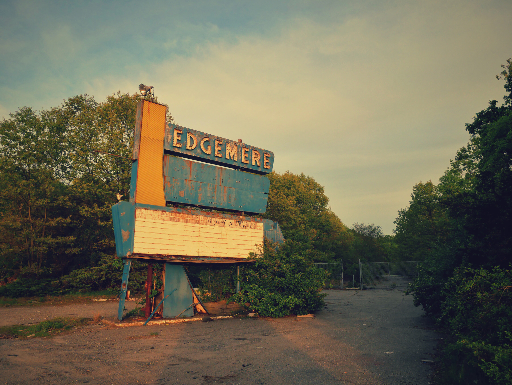 Panasonic Lumix DMC-G85 (Lumix DMC-G80) sample photo. Old drive in sign photography