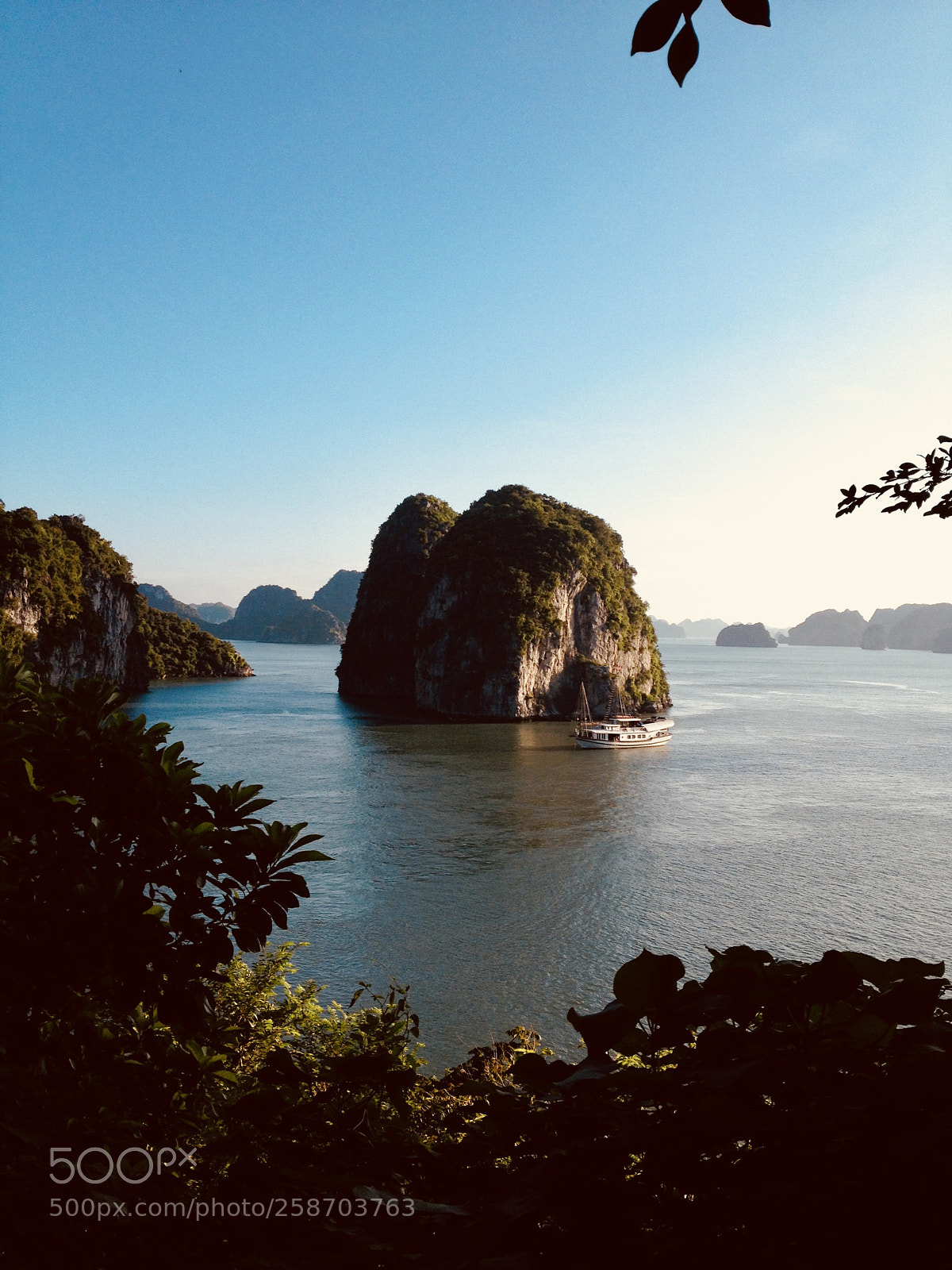 Apple iPhone 4S sample photo. Halong bay afternoon  photography