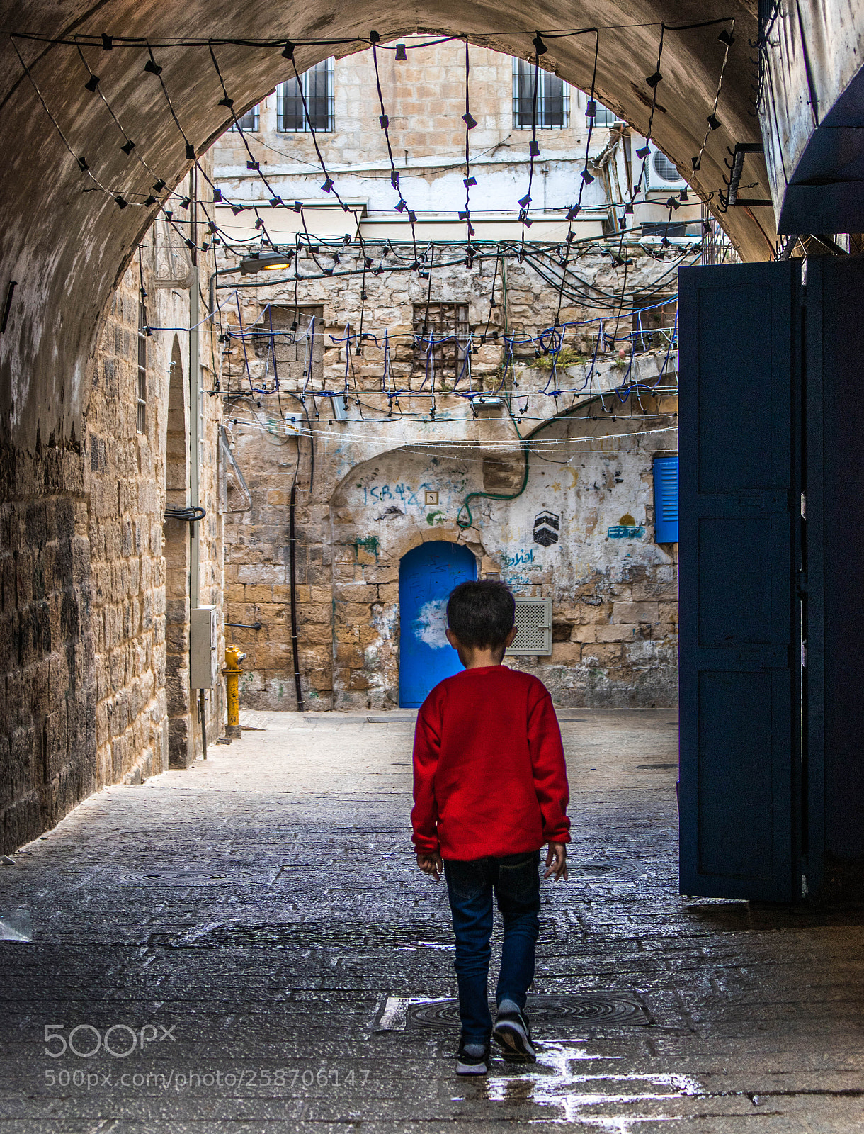 Canon EOS 80D sample photo. A kid walking around photography
