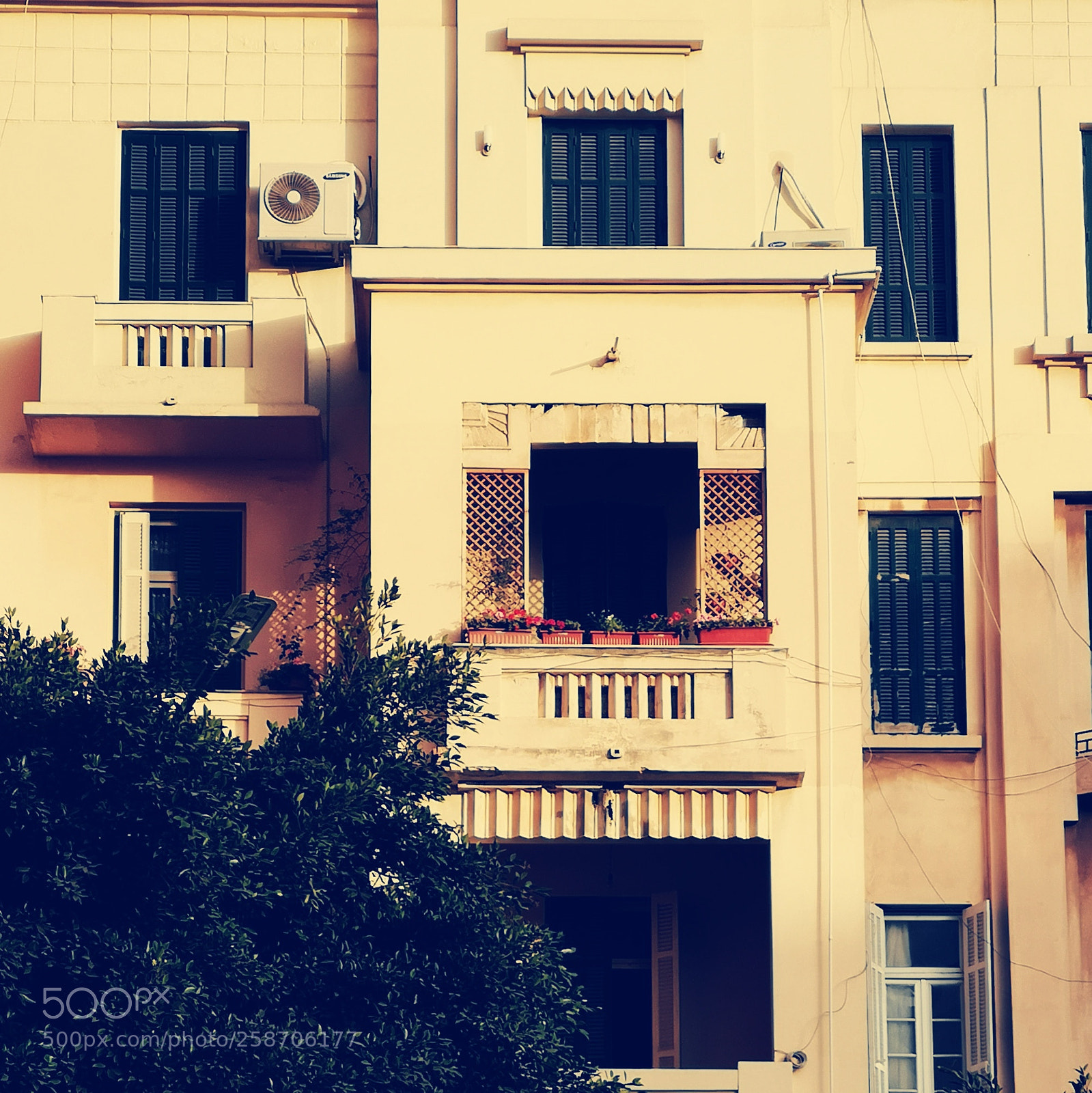 HUAWEI CLT-L29 sample photo. Old balcony photography