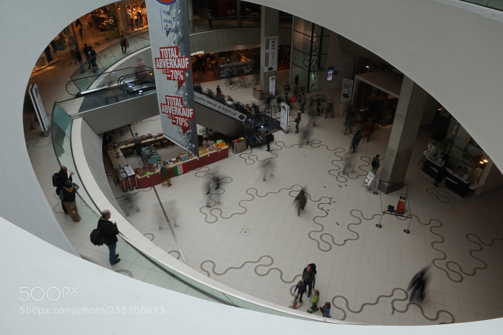 Sony DT 16-50mm F2.8 SSM sample photo. Patio of a mall photography