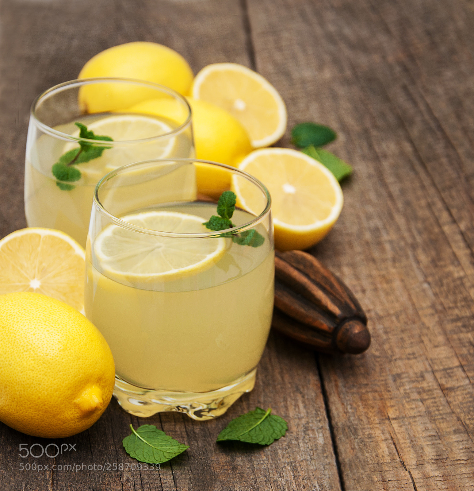 Nikon D90 sample photo. Glasses of lemon juice photography