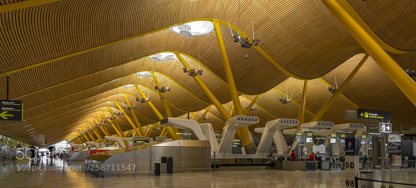 Canon EOS 6D sample photo. Madrid⏐airport [pano] photography