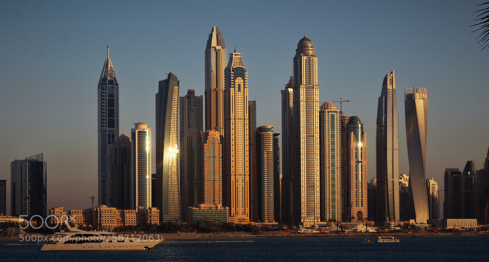 Canon EOS 1200D (EOS Rebel T5 / EOS Kiss X70 / EOS Hi) sample photo. Dubai marina photography