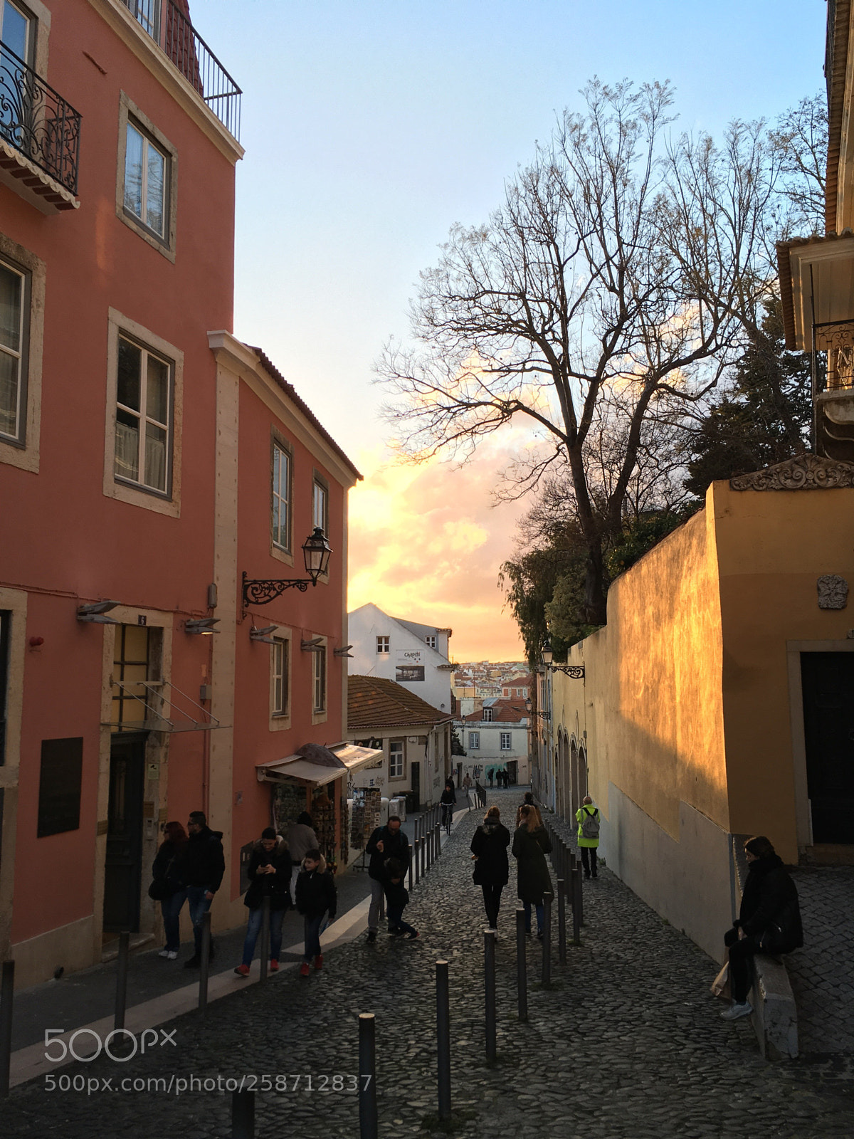 Apple iPhone SE sample photo. Sunny lisbon photography