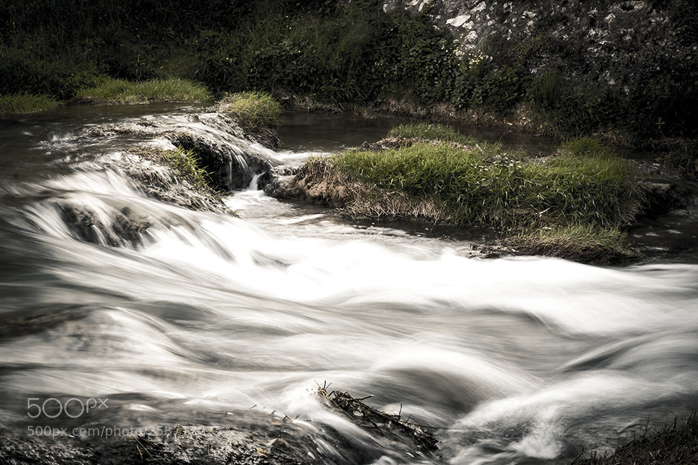 Canon EOS 1300D (EOS Rebel T6 / EOS Kiss X80) sample photo. Smoke on a water photography