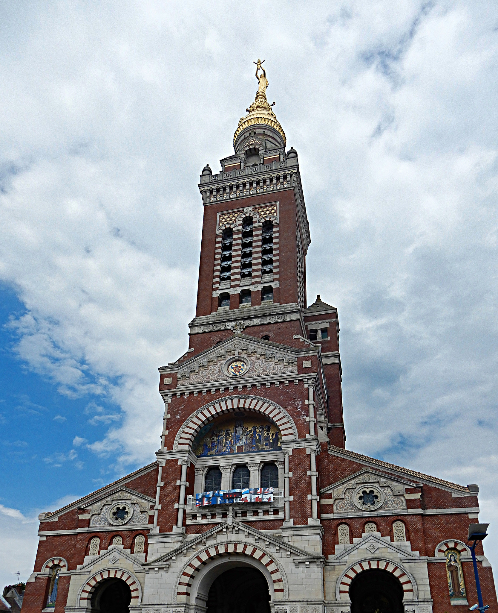 Nikon Coolpix A900 sample photo. Basilica of notre dame de brebieres albert somme photography