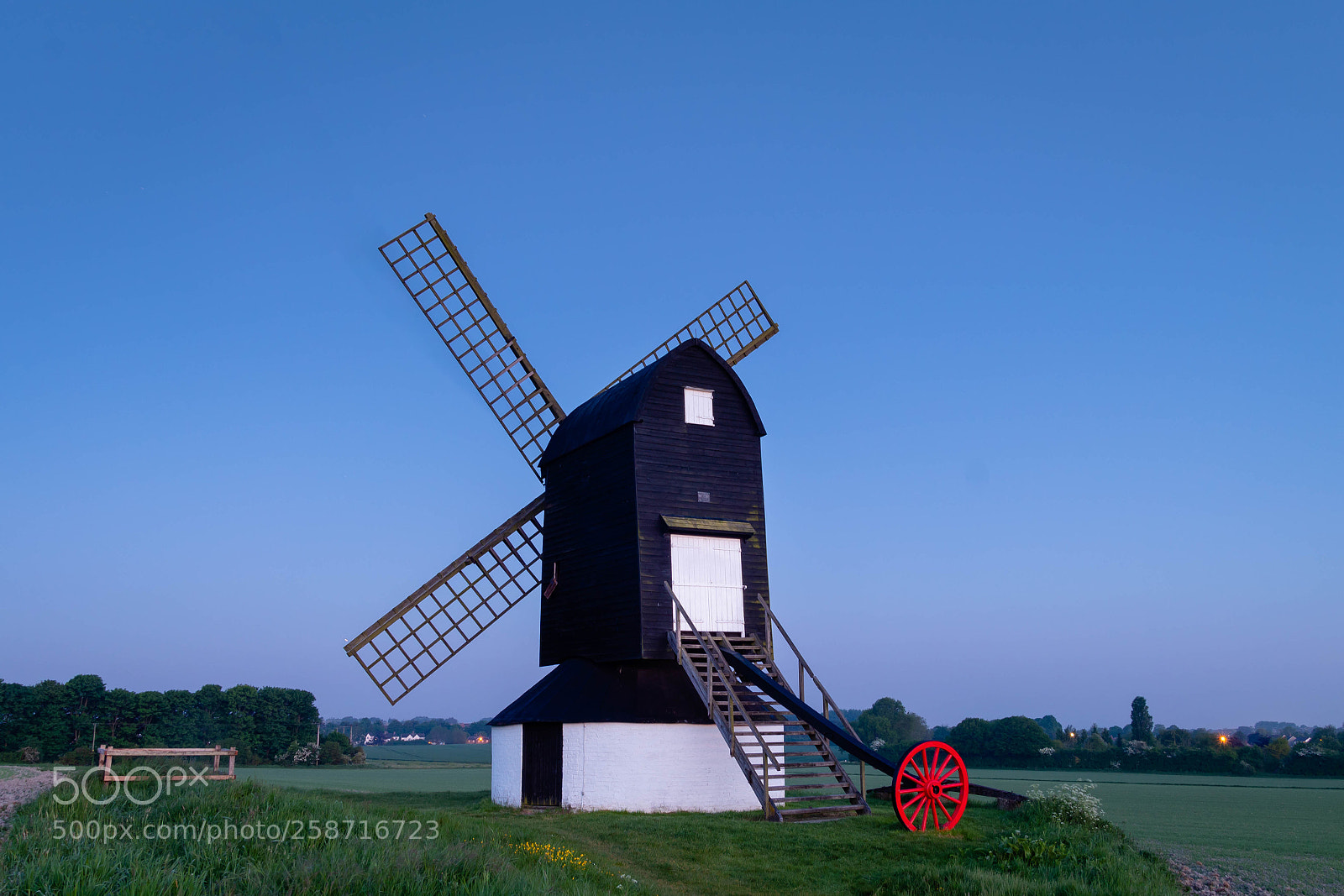 Canon EOS 1300D (EOS Rebel T6 / EOS Kiss X80) sample photo. Ivanhoe beacon windmill photography